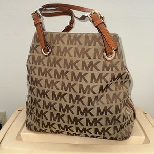 Michael Kors Jet Set Tote